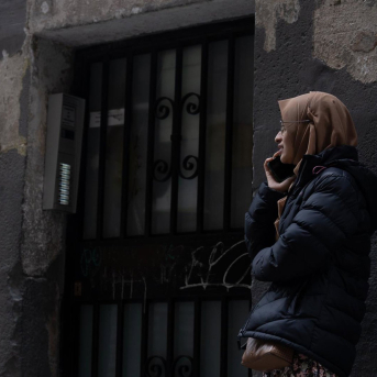 Una mujer con hiyab, a 12 de marzo de 2025, en Barcelona, Catalunya (España).  David Zorrakino - Europa Press