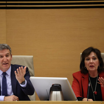 Feijóo se declara muy satisfecho tras explicar la dana y denuncia que se use a las víctimas para echar una mano a Alegría