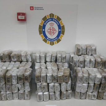 La Guardia Urbana de Barcelona (GUB) interviene cerca de 100 kilos de hachís en un vehículo GUB