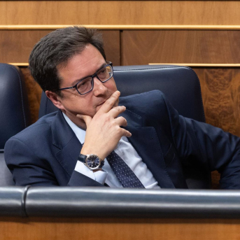 El ministro para la Transformación Digital y de la Función Pública, Óscar López, durante una sesión plenaria en el Congreso de los Diputados, en Madrid (España) Eduardo Parra - Europa Press
