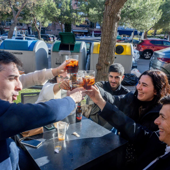 El 66% de los españoles sigue yendo a bares y restaurantes y dispara desayuno y aperitivo