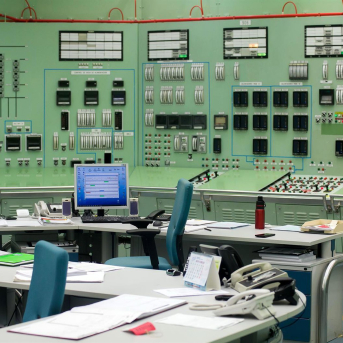 Sala de control de la central nuclear de Santa María de Garoña, a 23 de noviembre de 2023, en Santa María de Garoña, Burgos, Castilla y León (España).  Tomás Alonso - Europa Press