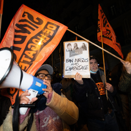 Representantes de PAH, Sindicat d’Habitatge Socialista de Catalunya, Coshac y Sindicat de Llogateres antes de una concentración por el fin de la moratoria de desahucios | Lorena Sopêna / Europa Press