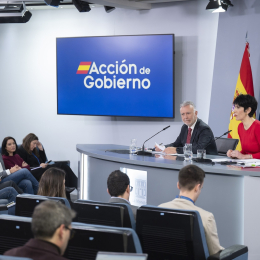 El ministro de Política Territorial y Memoria Democrática, Ángel Víctor Torres, y la ministra de Inclusión Seguridad Social y Migracioneas y portavoz del Gobierno, Elma Saiz, durante una rueda de prensa tras el Consejo de Ministros | Alberto Ortega / Europa Press