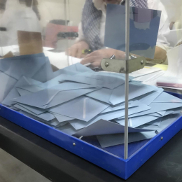 Imagen de archivo de una urna de votación. EUROPA PRESS