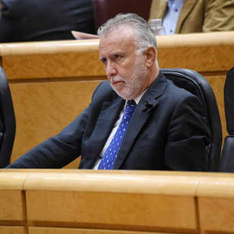 El ministro de Política Territorial y Memoria Democrática, Ángel Víctor Torres, durante una sesión de control al Gobierno, en el Senado, a 7 de octubre de 2025, en Madrid (España).  Fernando Sánchez - Europa Press