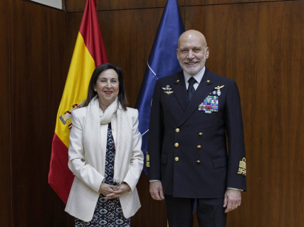 La ministra de Defensa, Margarita Robles, se reúne con el presidente del Comité Militar de la OTAN, el almirante Giuseppe Cavo Dragone. RUBÉN SOMONTE / MINISTERIO DE DEFENSA