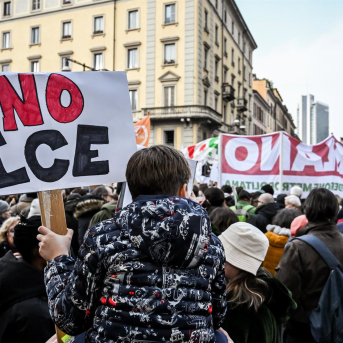 Manifestación en Milan para protestar por la presencia de agentes del Servicio de Control de Inmigración y Aduanas (ICE) en los Juegos Olímpicos de Invierno que acoge la ciudad italiana. Nicola Marfisi/AGF via ZUMA Pres / DPA Manifestación en Milan para protestar por la presencia de agentes del Servicio de Control de Inmigración y Aduanas (ICE) en los Juegos Olímpicos de Invierno que acoge la ciudad italiana. Nicola Marfisi/AGF via ZUMA Pres / DPA