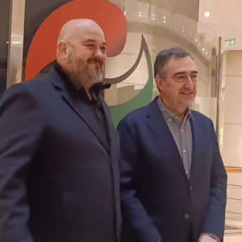El presidente del EBB del PNV, Aitor Esteban, se reúne con el coordinador general de Podemos Euskadi, Richar Vaquero, en la sede de Sabin Etxea de Bilbao EUROPA PRESS