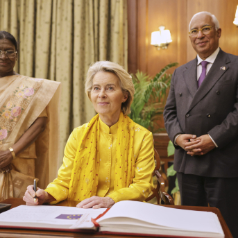 From left to right: Droupadi Murmu, President of India, Ursula von der Leyen, and António Costa