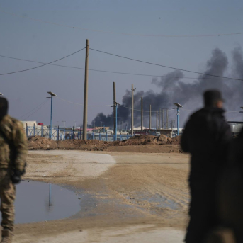 Humo en el campo de desplazados de Al Hol, en el norte de Siria Moawia Atrash/dpa
