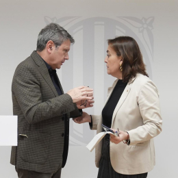 La consellera de Territorio y portavoz del Govern, Sílvia Paneque, y el secretario de Estado de Transportes y Movilidad Sostenible, José Antonio Santano, en una imagen de archivo. David Zorrakino - Europa Press