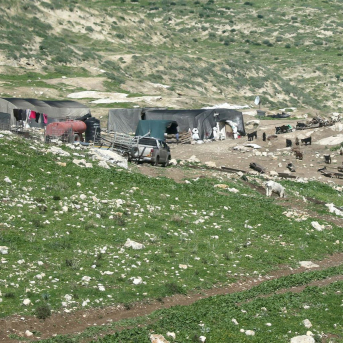 Vista general de las viviendas de los residentes beduinos palestinos de Jirbet Ibziq, en el norte del valle del Jordán, cerca de Tubas, en Cisjordania, donde se reunieron tras ser atacados por un grupo de colonos Europa Press/Contacto/Nasser Ishtayeh