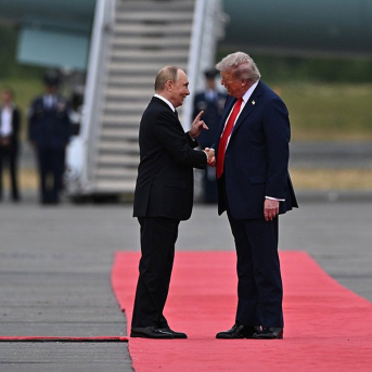El presidente de Estados Unidos, Donald Trump, junto al presidente de Rusia, Vladimir Putin, a su llegada a la cumbre celebrada en Alaska. Sergey Bobylev/Kremlin/dpa El presidente de Estados Unidos, Donald Trump, junto al presidente de Rusia, Vladimir Putin, a su llegada a la cumbre celebrada en Alaska. Sergey Bobylev/Kremlin/dpa