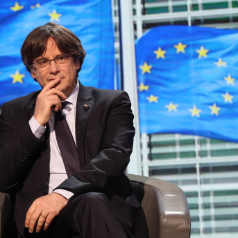 El expresidente de la Generalitat de Catalunya Carles Puigdemont durante la sesión plenaria en el Parlamento Europeo en la que la Eurocámara ha suspendido su inmunidad, en Bruselas (Bélgica), a 9 de marzo de 2021.  Benoit Doppagne - Europa Press