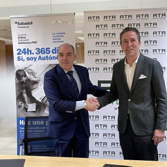 El presidente de ATA, Lorenzo Amor (izda), y el director general de Banca de Empresas y Red de Banco Sabadell, Carlos Ventura (dcha), en la firma de la renovación de su convenio de colaboración ATA Y BANCO SABADELL El presidente de ATA, Lorenzo Amor (izda), y el director general de Banca de Empresas y Red de Banco Sabadell, Carlos Ventura (dcha), en la firma de la renovación de su convenio de colaboración ATA Y BANCO SABADELL