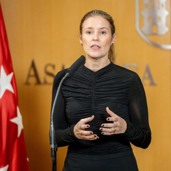 Dávila afirma que la regularización de migrantes busca contentar a mafias y beneficiar a Vox