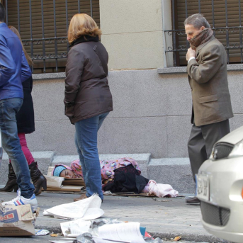 Un indigente durmiendo en la calle. EUROPA PRESS Un indigente durmiendo en la calle. EUROPA PRESS