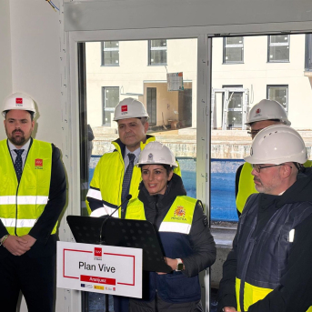 La ministra de Vivienda y Agenda Urbana, Isabel Rodríguez, junto al consejero de Vivienda, Transportes e Infraestructuras de la Comunidad de Madrid, Jorge Rodrigo, en las obras de una promoción de vivienda pública en Aranjuez EUROPA PRESS La ministra de Vivienda y Agenda Urbana, Isabel Rodríguez, junto al consejero de Vivienda, Transportes e Infraestructuras de la Comunidad de Madrid, Jorge Rodrigo, en las obras de una promoción de vivienda pública en Aranjuez EUROPA PRESS