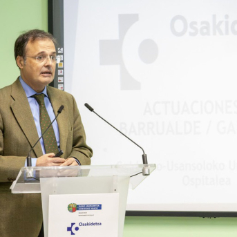 Martínez asegura que las incidencias por vacunas caducadas están reconducidas y defiende una actuación con rigor y seguridad