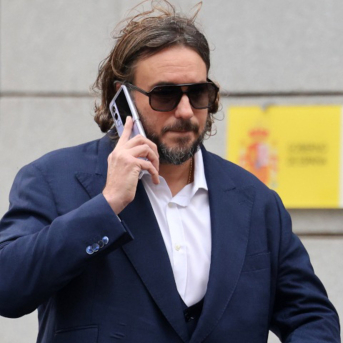 Francisco de Borbón, acompañado de su abogada, abandona la Audiencia Nacional, a 04 de febrero de 2026, en Madrid (España). EUROPA PRESS REPORTAJES