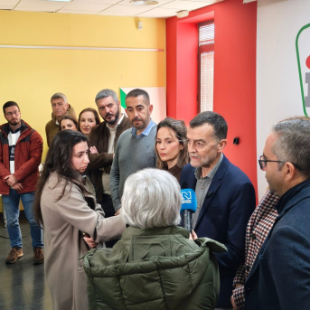 El coordinador federal de IU y candidato de Por Andalucía a la Junta, Antonio Maíllo, este viernes en declaraciones a los medios tras tener una reunión con un foro de alcaldes. IU ANDALUCÍA El coordinador federal de IU y candidato de Por Andalucía a la Junta, Antonio Maíllo, este viernes en declaraciones a los medios tras tener una reunión con un foro de alcaldes. IU ANDALUCÍA