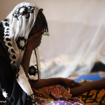 Imagen de recurso de una mujer de Burkina Faso a la que se le ha practicado mutilación genital femenina. UNICEF/UN0640731/DEJONGH
