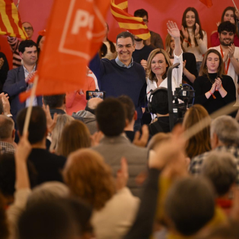 El presidente del Gobierno, Pedro Sánchez, y la candidata socialista, Pilar Alegría, en un mitin en Zaragoza El presidente del Gobierno, Pedro Sánchez, y la candidata socialista, Pilar Alegría, en un mitin en Zaragoza