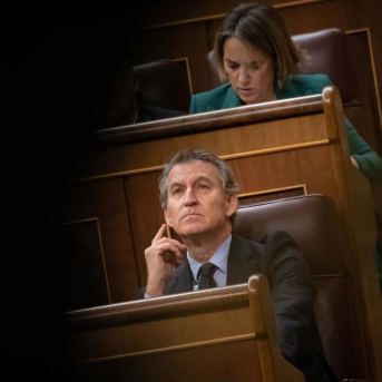 El presidente del Partido Popular, Alberto Núñez Feijóo, durante una sesión plenaria, en el Congreso de los Diputados.  Fernando Sánchez - Europa Press