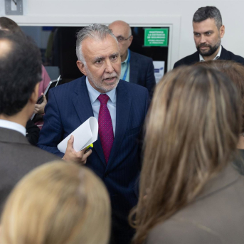 El ministro de Política Territorial, Ángel Víctor Torres, a su salida de una rueda de prensa posterior a la reunión entre el presidente del Gobierno y la presidenta de Baleares, a 25 de octubre de 2024, en Madrid (España). Eduardo Parra - Europa Press