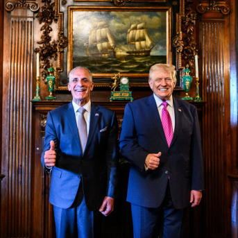 El presidente de Honduras, Nasry 'Tito' Asfura, y su homólogo estadounidense, Donald Trump LA CASA BLANCA