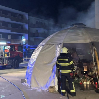 Incendio en el homenaje improvisado para las víctimas del incendio durante una fiesta de Nochevieja en Crans-Montana, Suiza POLICÍA DE VALAIS Incendio en el homenaje improvisado para las víctimas del incendio durante una fiesta de Nochevieja en Crans-Montana, Suiza POLICÍA DE VALAIS