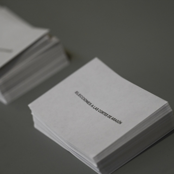 Aragoneses votan en un colegio electoral, a 8 de febrero de 2026, en Huesca, Aragón (España). Europa Press.