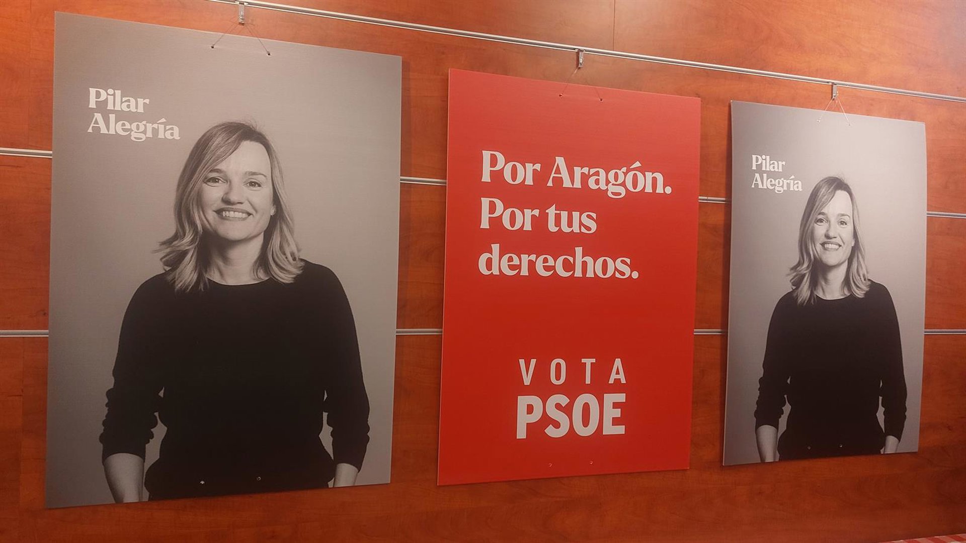 Carteles electorales de Pilar Alegría en la sede del PSOE Aragón. EUROPA PRESS Carteles electorales de Pilar Alegría en la sede del PSOE Aragón. EUROPA PRESS