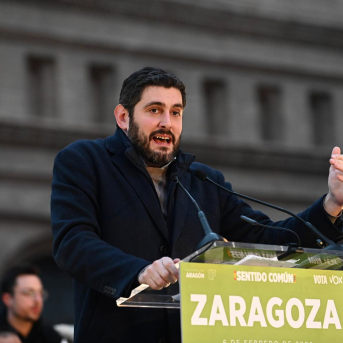 El candidato de VOX a las elecciones de Aragón, Alejandro Nolasco, interviene durante el mitin de cierre de campaña, a 6 de febrero de 2026, en Zaragoza, Aragón (España). Los comicios se celebran el próximo domingo 8 de febrero. Ramón Comet - Europa Press
