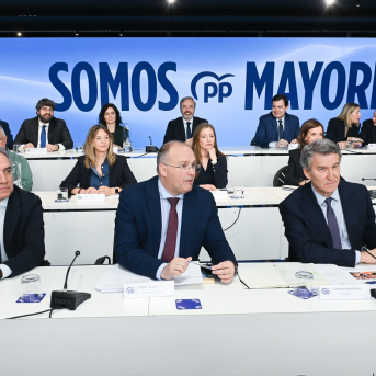El presidente del PP Alberto Núñez Feijóo preside la reunión de la Junta Nacional