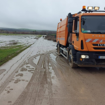 El Aeropuerto de Córdoba permanece cerrado hasta el miércoles por el impacto de las borrascas, con la pista inundada por el río Guadalquivir. AENA