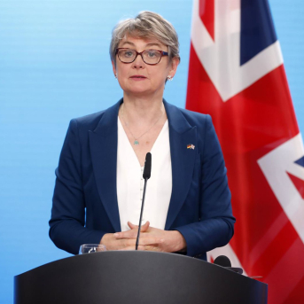 La ministra de Exteriores británica, Yvette Cooper, en un reciente viaje a Berlín. Europa Press/Contacto/Bernd Elmenthaler