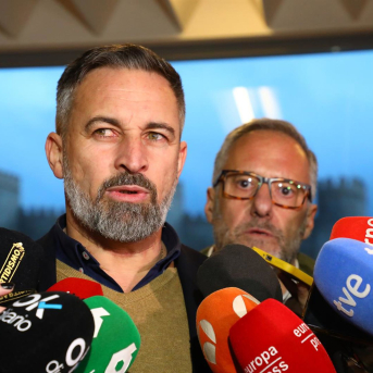 El presidente de VOX, Santiago Abascal, atiende a los medios a su llegada para presentar al candidato del partido a la Presidencia de la Junta de Castilla y León. Rafael Bastante - Europa Press El presidente de VOX, Santiago Abascal, atiende a los medios a su llegada para presentar al candidato del partido a la Presidencia de la Junta de Castilla y León. Rafael Bastante - Europa Press