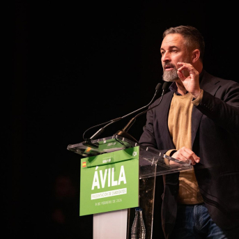 El presidente de VOX, Santiago Abascal, interviene durante la presentación del candidato del partido a la Presidencia de la Junta de Castilla y León. Rafael Bastante - Europa Press