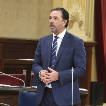 Sáenz de San Pedro defiende a los comercios emblemáticos ante la asfixia de Pedro Sánchez