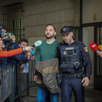 El sobrino de María del Monte, Antonio Tejado sale de los juzgados para declarar sobre el robo a María del Monte. A 15 de marzo de 2024, en Sevilla (Andalucía, España). María José López - Europa Press El sobrino de María del Monte, Antonio Tejado sale de los juzgados para declarar sobre el robo a María del Monte. A 15 de marzo de 2024, en Sevilla (Andalucía, España). María José López - Europa Press