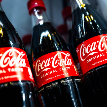Coca-Cola eleva un 23% su beneficio en 2025 y rebasa los 11.000 millones de euros