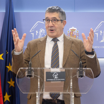 El portavoz del PSOE en el Congreso, Patxi López, durante una rueda de prensa en el Congreso  Eduardo Parra - Europa Press