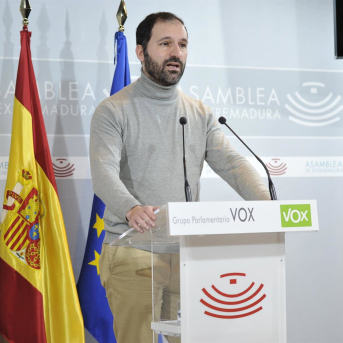 El portavoz adjunto del Grupo Parlamentario Vox en la Asamblea de Extremadura, Álvaro Sánchez-Ocaña Vara, en rueda de prensa ASAMBLEA DE EXTREMADURA