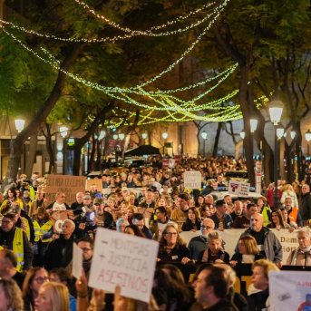 Decenas de personas durante una manifestación convocada bajo el lema 'Mazón a presò', a 29 de noviembre de 2025, en Valencia. Jorge Gil - Europa Press Decenas de personas durante una manifestación convocada bajo el lema 'Mazón a presò', a 29 de noviembre de 2025, en Valencia. Jorge Gil - Europa Press