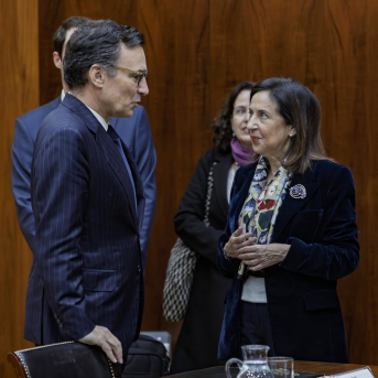 La ministra de Defensa, Margarita Robles, se reúne con el presidente de la Asamblea Parlamentaria de la OTAN, Marcos Perestrello de Vasconcelos. RUBÉN SOMONTE / MINISTERIO DE DEFENSA