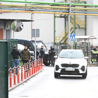 La Policía nacional recaba información en las instalaciones de Sidenor en Basauri DAVID DE HARO - EUROPA PRESS