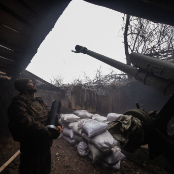 Un militar del Ejército de Ucrania en una posición de artillería en la provincia de Sumi, en el marco de la invasión desatada por Rusia en febrero de 2022 (archivo) Europa Press/Contacto/Francisco Richart