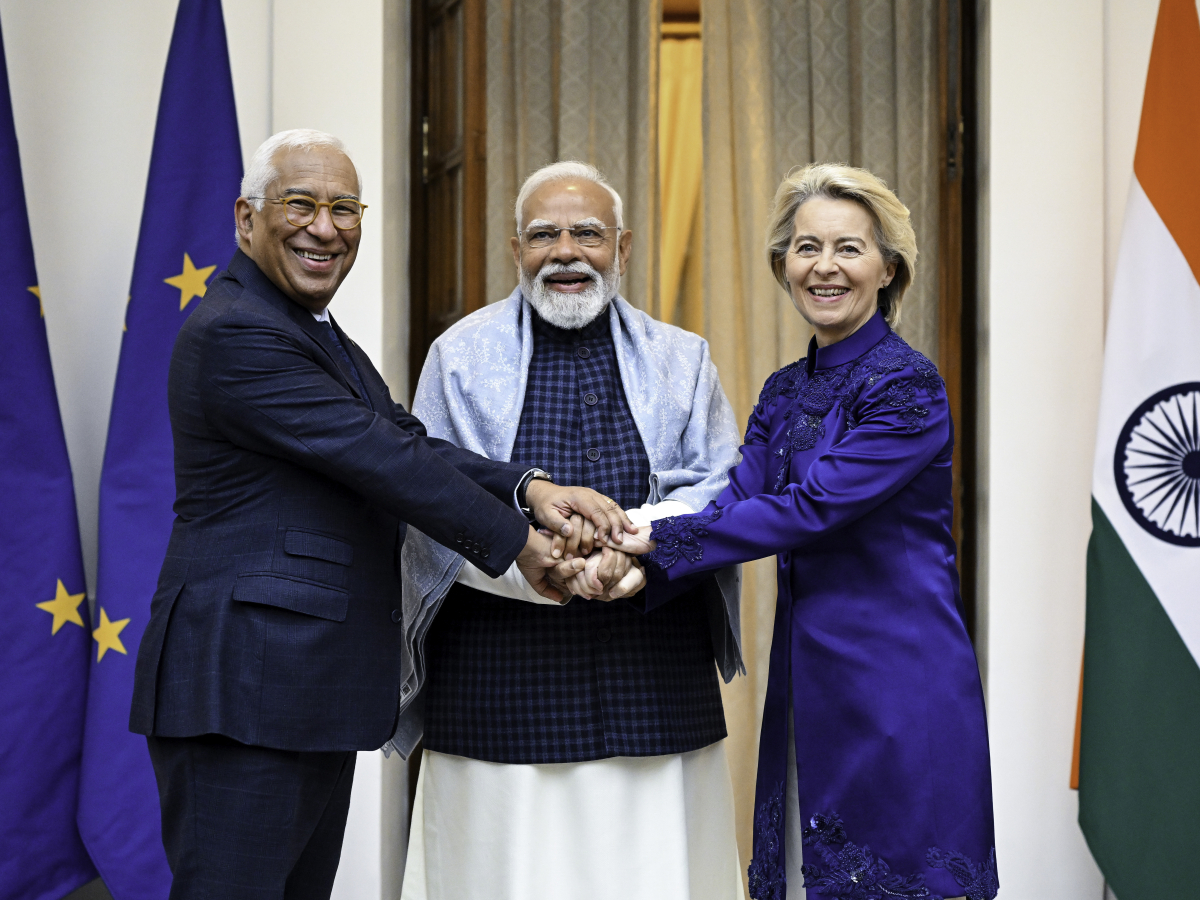 From left to right: António COSTA (President of the European Council), Narendra MODI (Prime Minister, India), Ursula VON DER LEYEN (President of the European Commission) From left to right: António COSTA (President of the European Council), Narendra MODI (Prime Minister, India), Ursula VON DER LEYEN (President of the European Commission)
